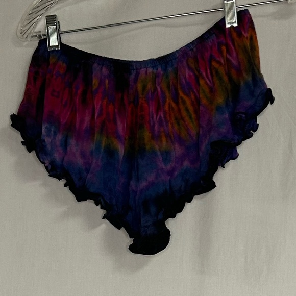 Colorful Tie-Dye Ruffle Shorts - Picture 2 of 3